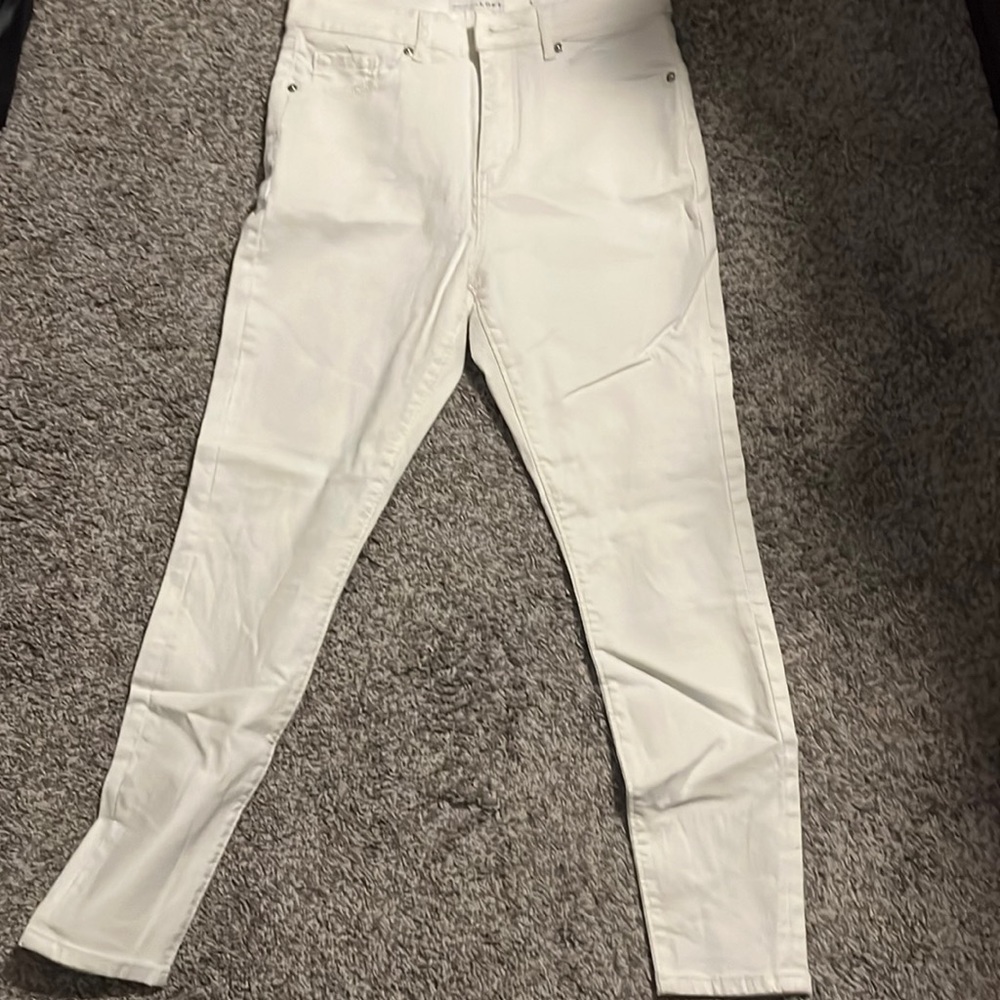 White loft jeans brand new with tags never worn size 28 trendy, and cute